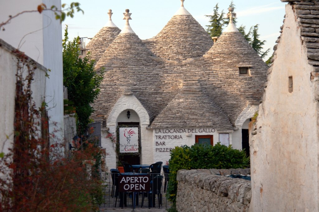 13 Alberobello.JPG